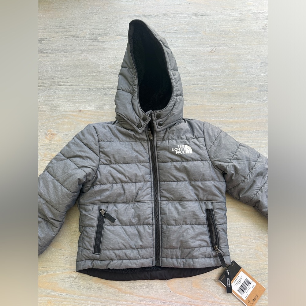 The North Face boys XS (6) Mt. Chimbo jacket reversible  NWT